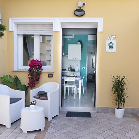 Residence Yellow Римини Екстериор снимка