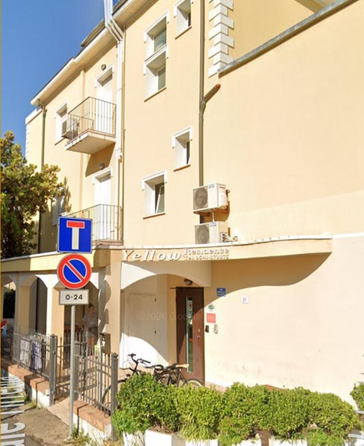 Residence Yellow Римини Екстериор снимка