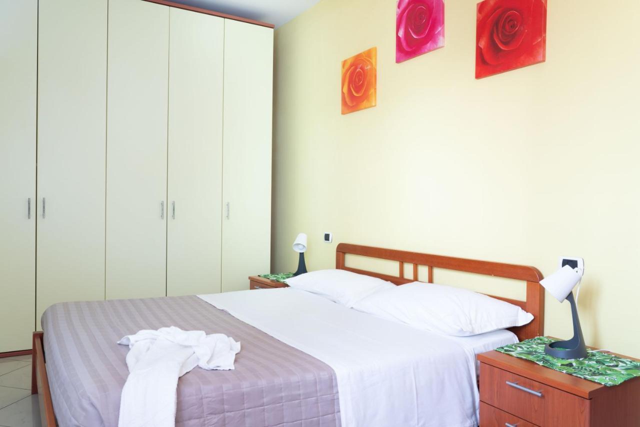 Residence Yellow Римини Екстериор снимка