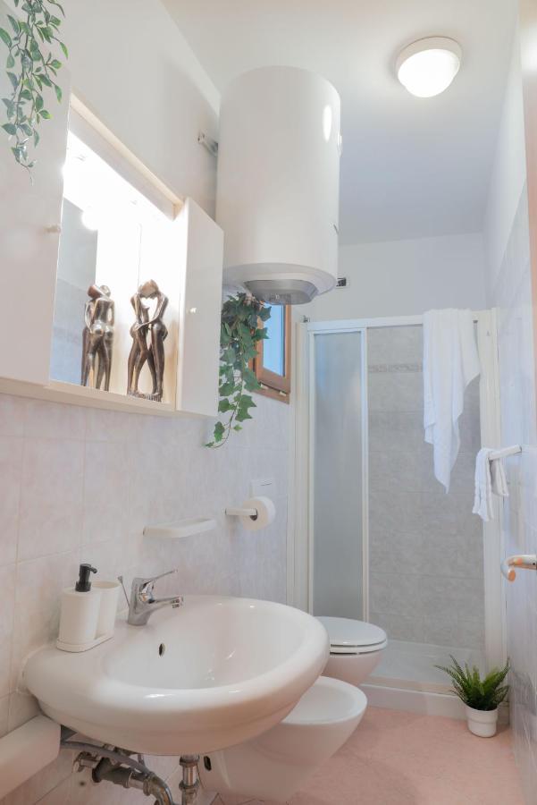 Residence Yellow Римини Екстериор снимка