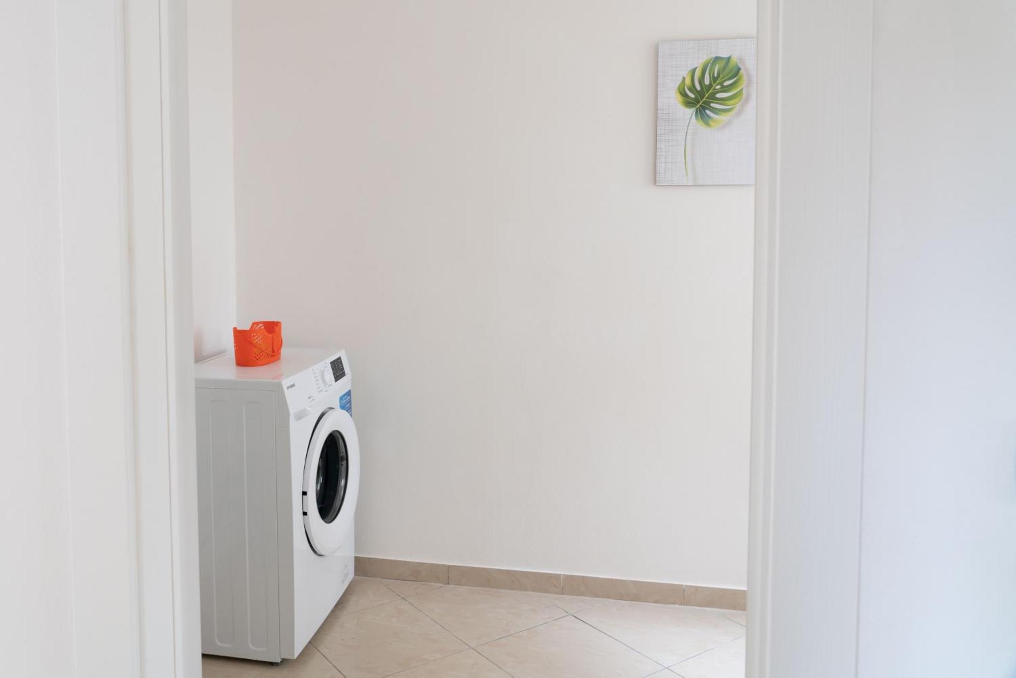 Residence Yellow Римини Екстериор снимка
